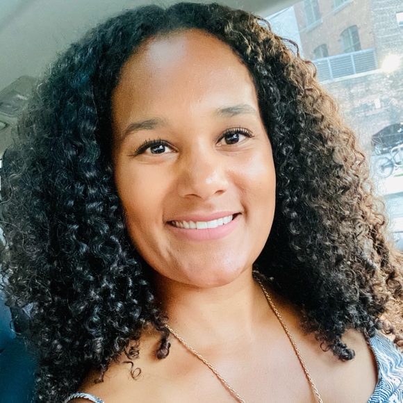 Meet your Posher, Kayla - Picture 2 of 4